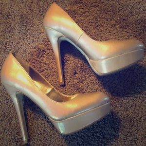 Gold heel